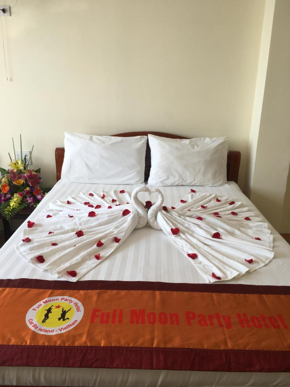 Full Moon Party Hotel Хайфон Экстерьер фото
